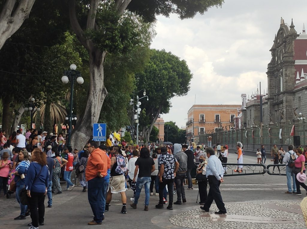 Gran afluencia de turismo en el zócalo este domingo