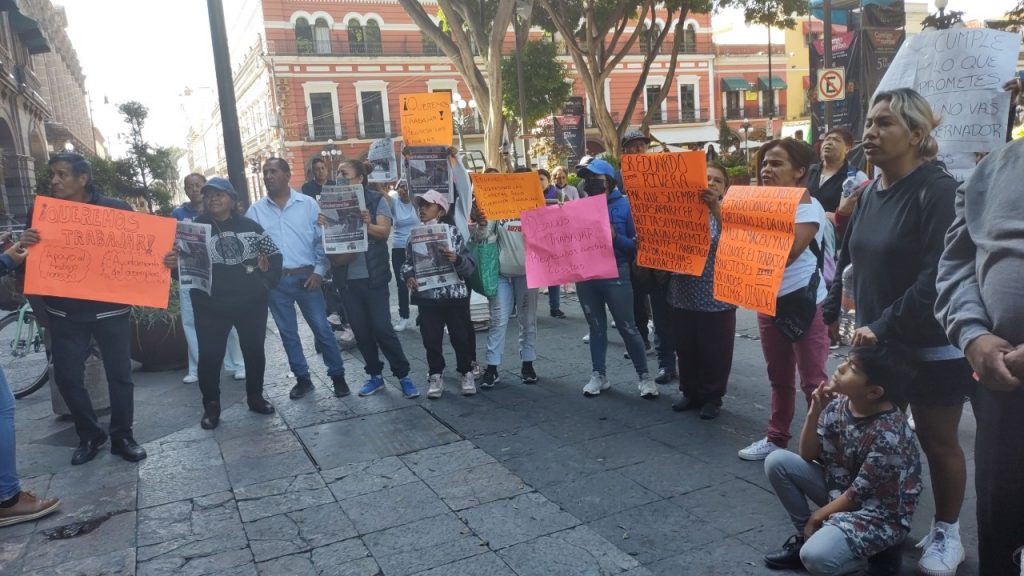 “No se vale que nos quiten nuestra fuente de sustento”: Voceadores