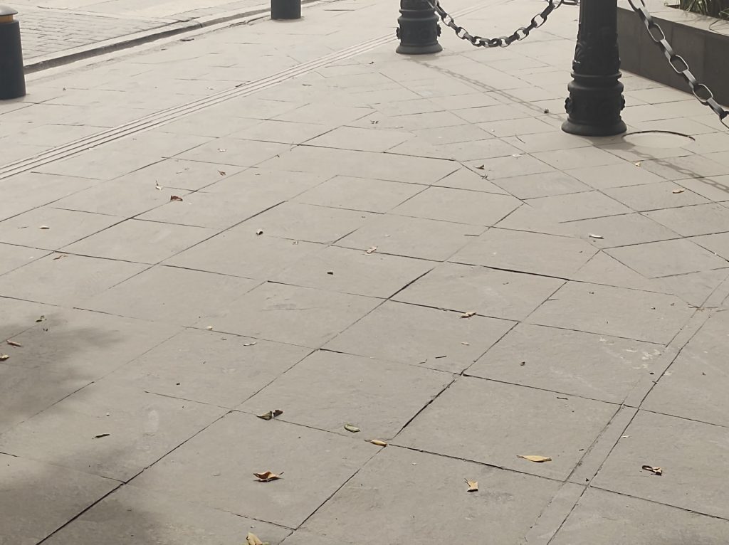 Video desde Puebla: Una angelópolis tiznada por la ceniza que tapiza calles y vehículos