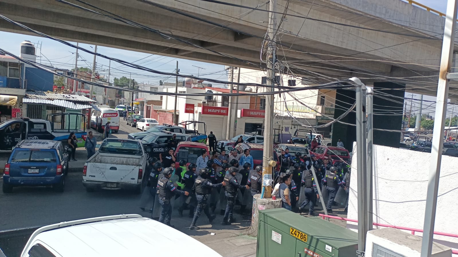 Video desde Puebla: Conato de enfrentamiento en el mercado Amalucan del pasado miércoles obliga a un fuerte operativo de seguridad