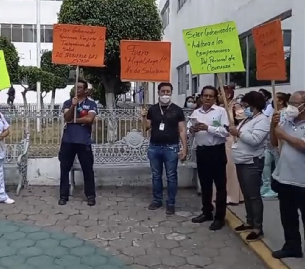 Trabajadores del Issstep hacen paro de labores
