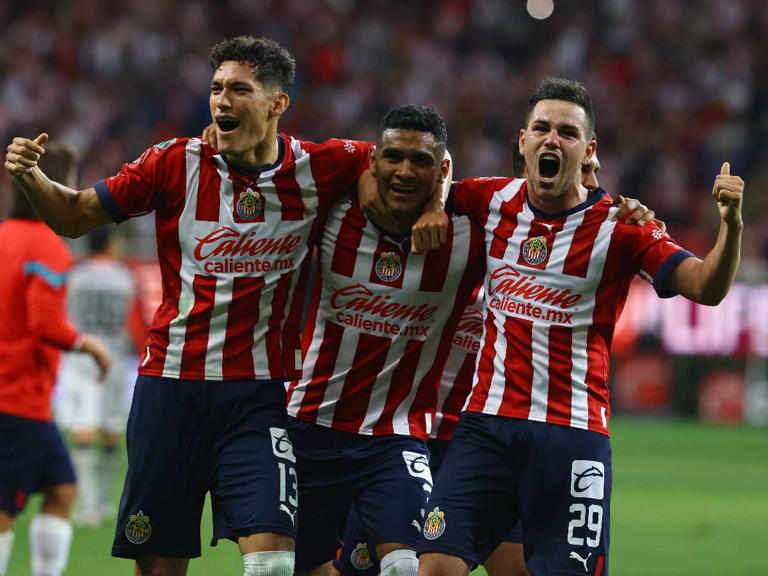 Chivas rompe ‘maldición’ contra Atlas y ¡habrá Clásico Nacional!