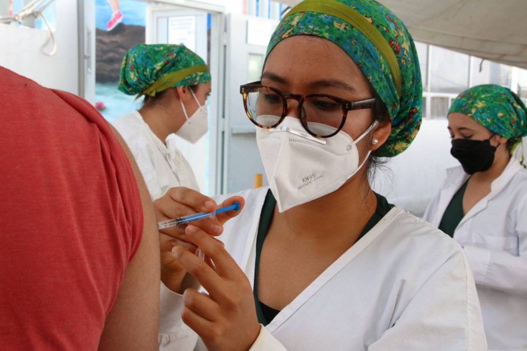 Invita ISSSTEP a jornada de vacunación contra la COVID-19