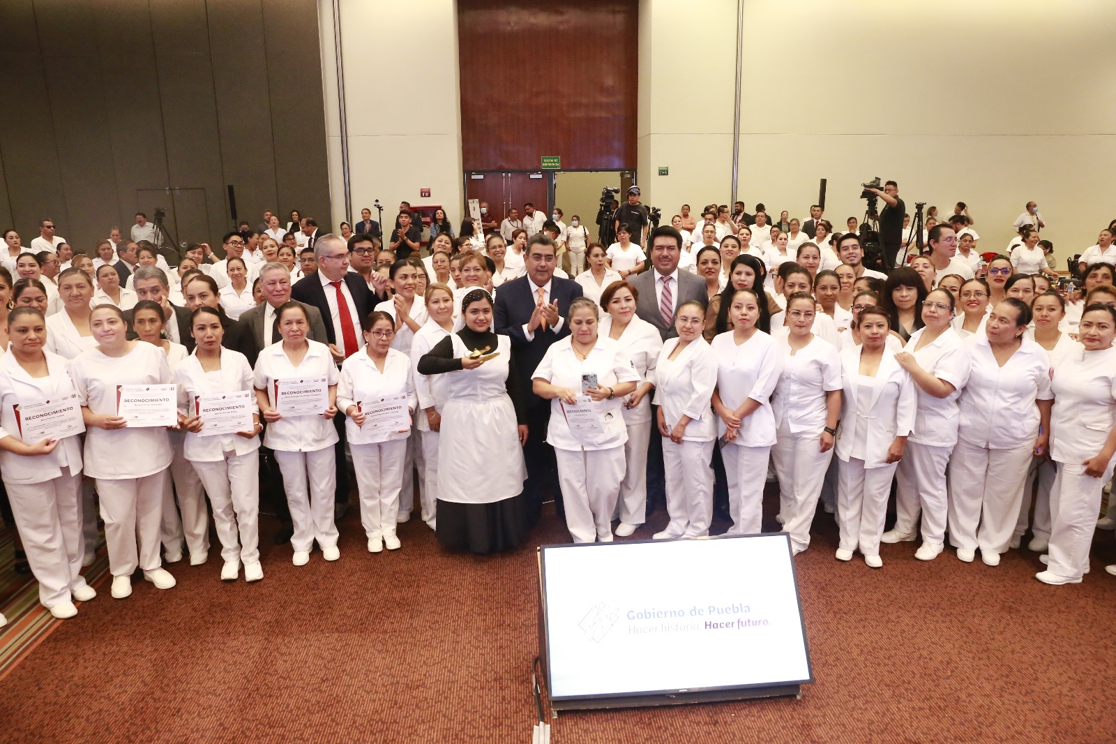 Profesionales de la Enfermería, vitales para el desarrollo de Puebla, admitió Sergio Salomón Céspedes