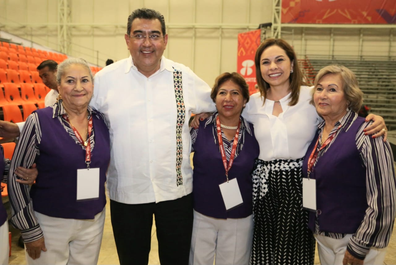 Gobernador Sergio Salomón asistió a la Feria de Puebla en compañía de su familia