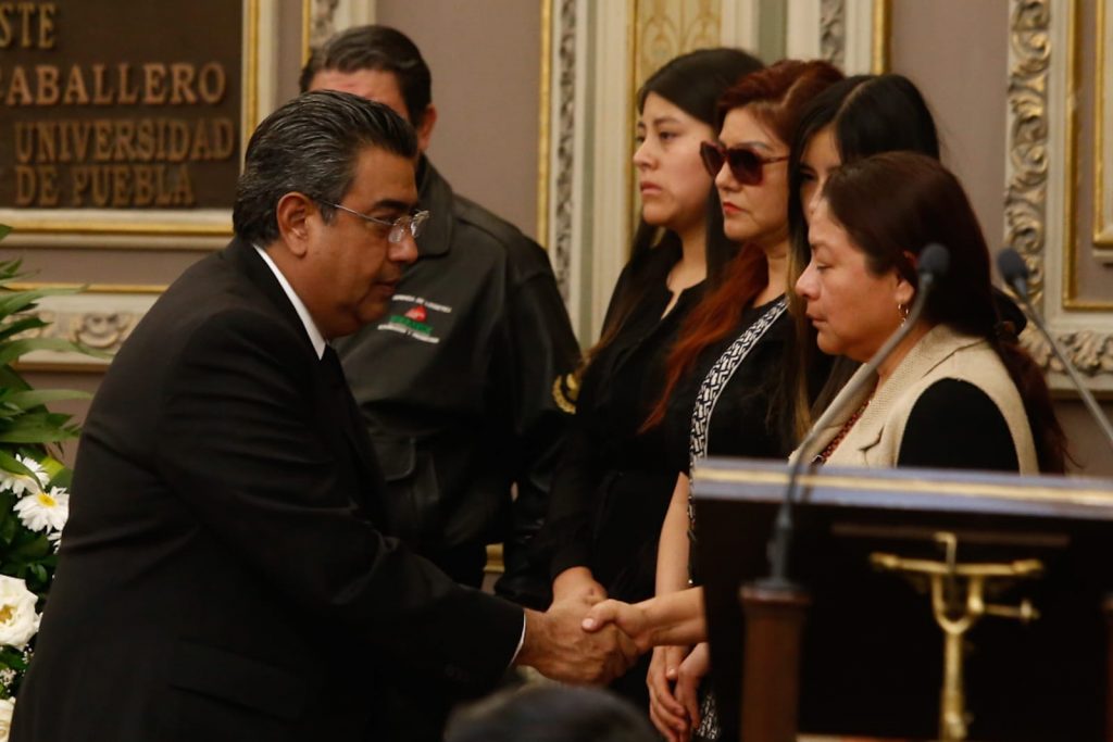 Gobernador Sergio Salomón asistió al homenaje póstumo del diputado Mariano Hernández Reyes