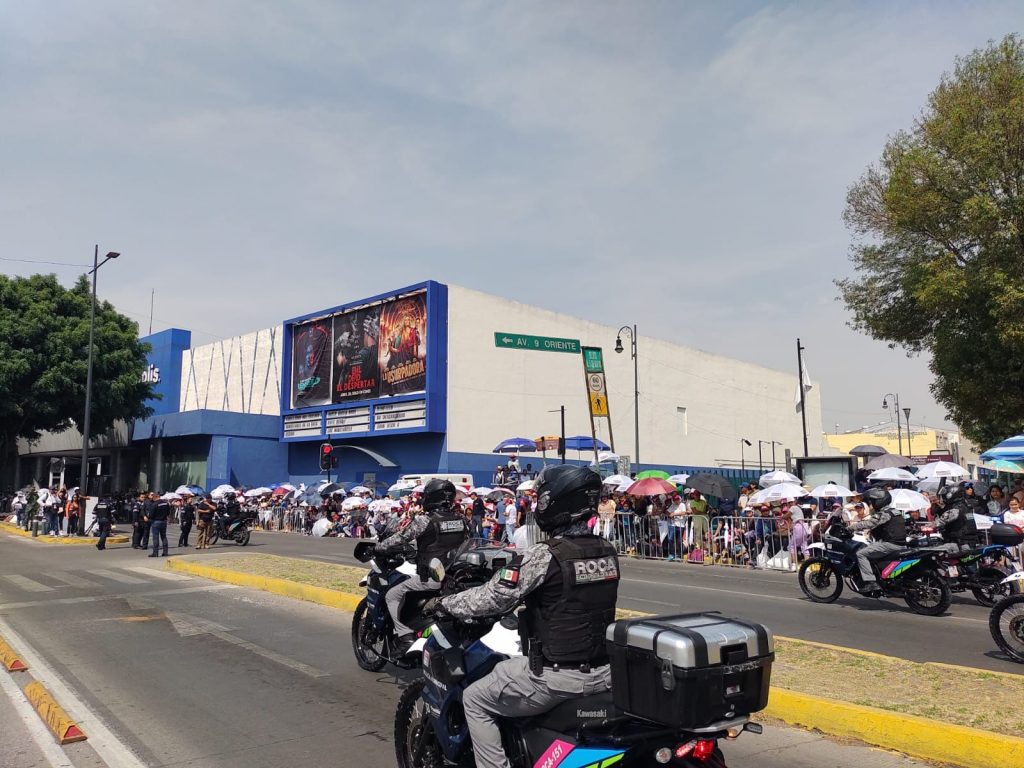 En orden y seguridad, el desfile del 5 de Mayo