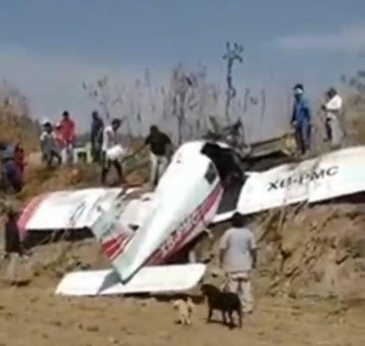 Video y fotonota: Se cae otra aeronave en Puebla; al menos 2 heridos