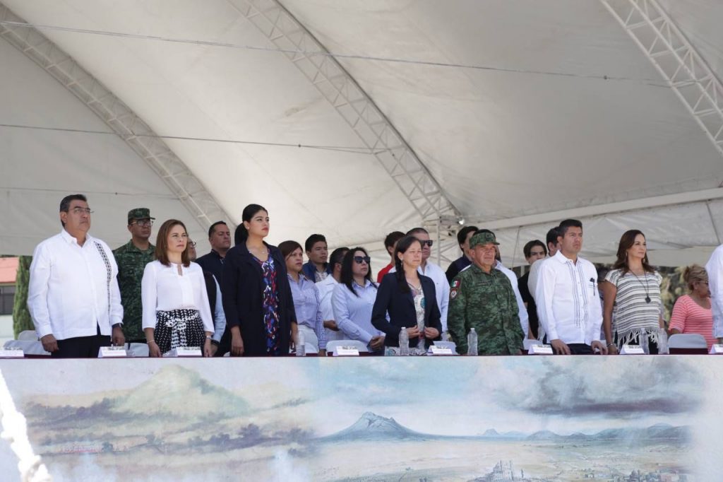 Fotonota: Eduardo Rivera y Liliana Ortiz acudieron a la representación de la batalla del 5 de mayo