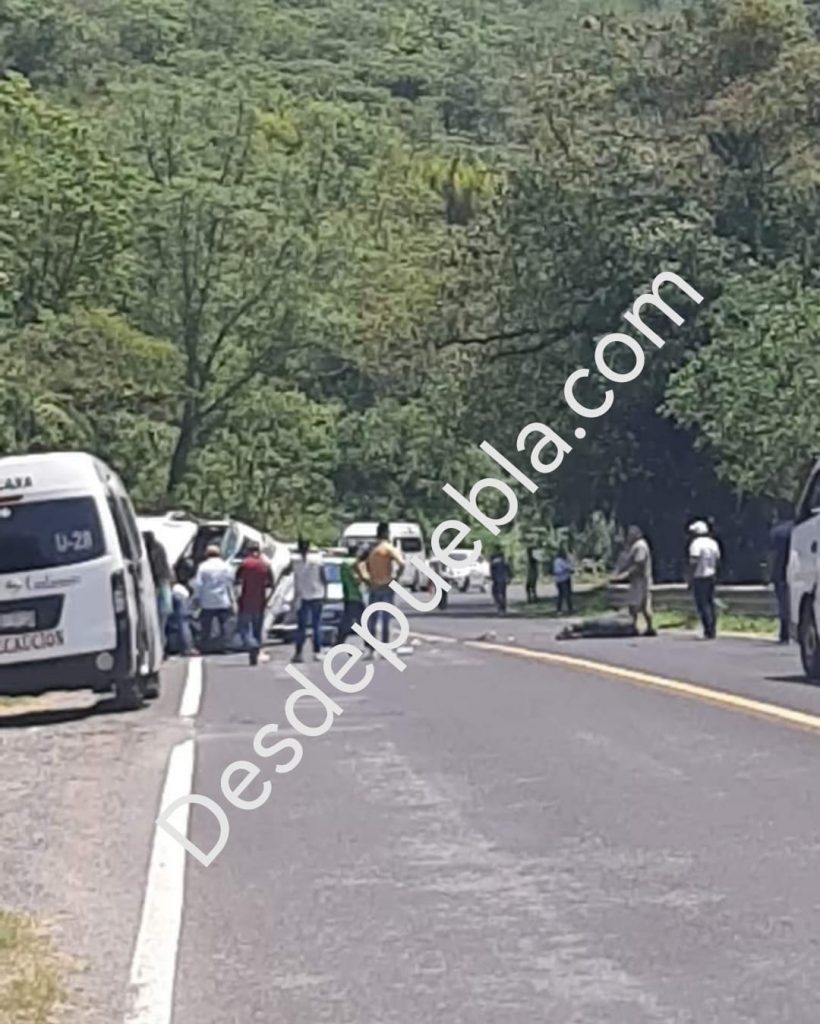 Dos fallecidos, supuesto saldo de la volcadura de combi en la México -Tuxpan