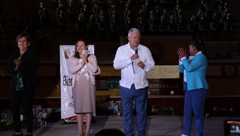 Desde Teziutlán: Angélica Hernández y Carlos Peredo festejan a las mamás en su día
