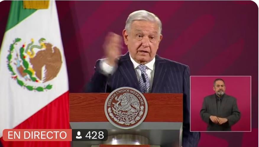 AMLO anuncia aumentos de salarios a maestros