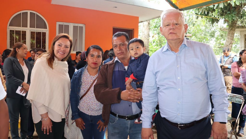 Carlos Peredo entrega capilla de San Isidro Labrador en la Tercera Sección de San Sebastián