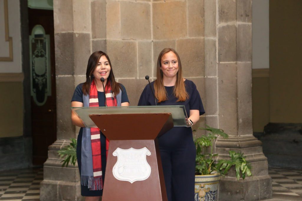 Entregan distinciones al mérito docente