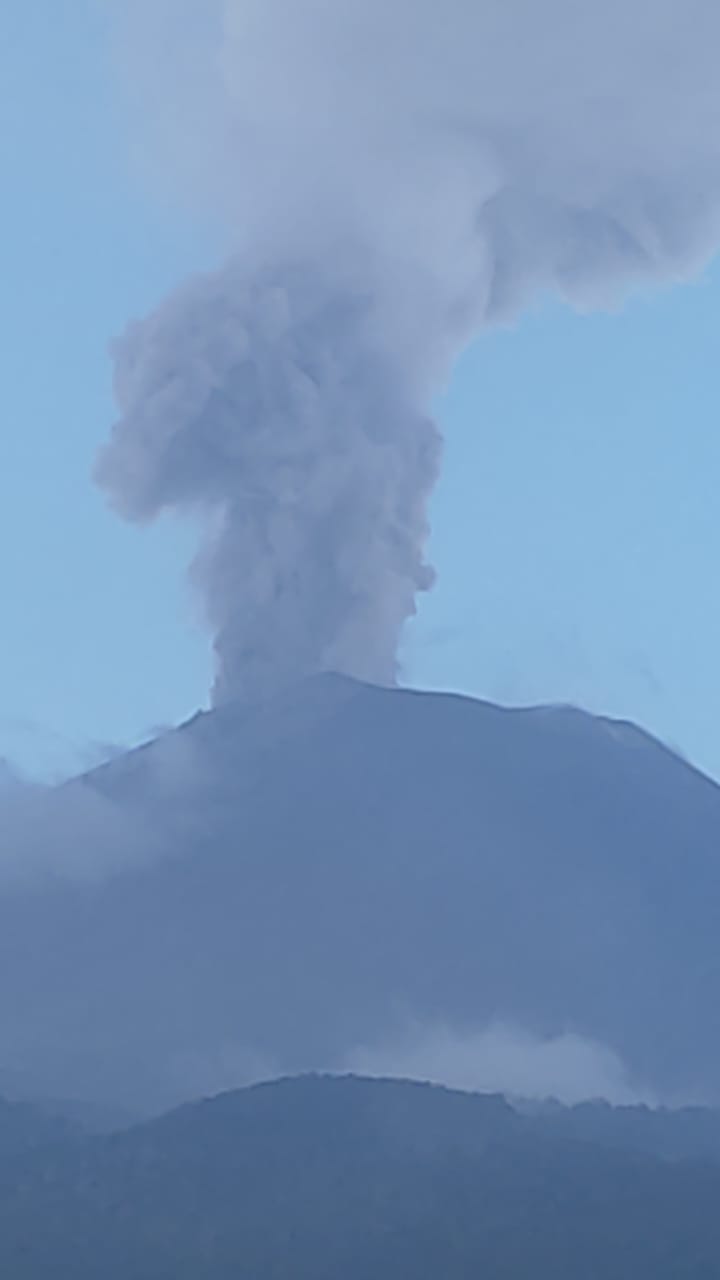 Video desde Puebla: Popocatépetl amaneció con explosiones, ceniza y muy inquieto, reportan desde San Nicolás de los Ranchos