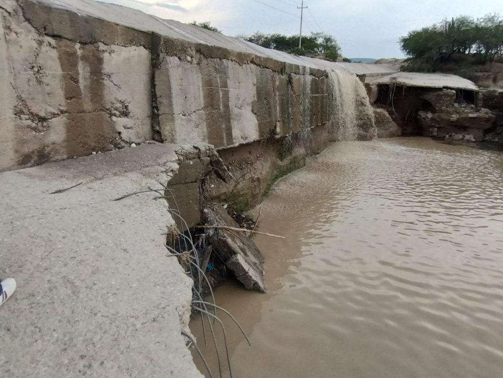 Al punto del colapso, puente que comunica a San Gabriel Chilac
