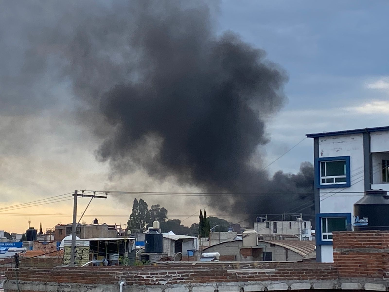 Video desde Puebla: Incendio en San Pedro Cholula deja saldo preliminar de un muerto