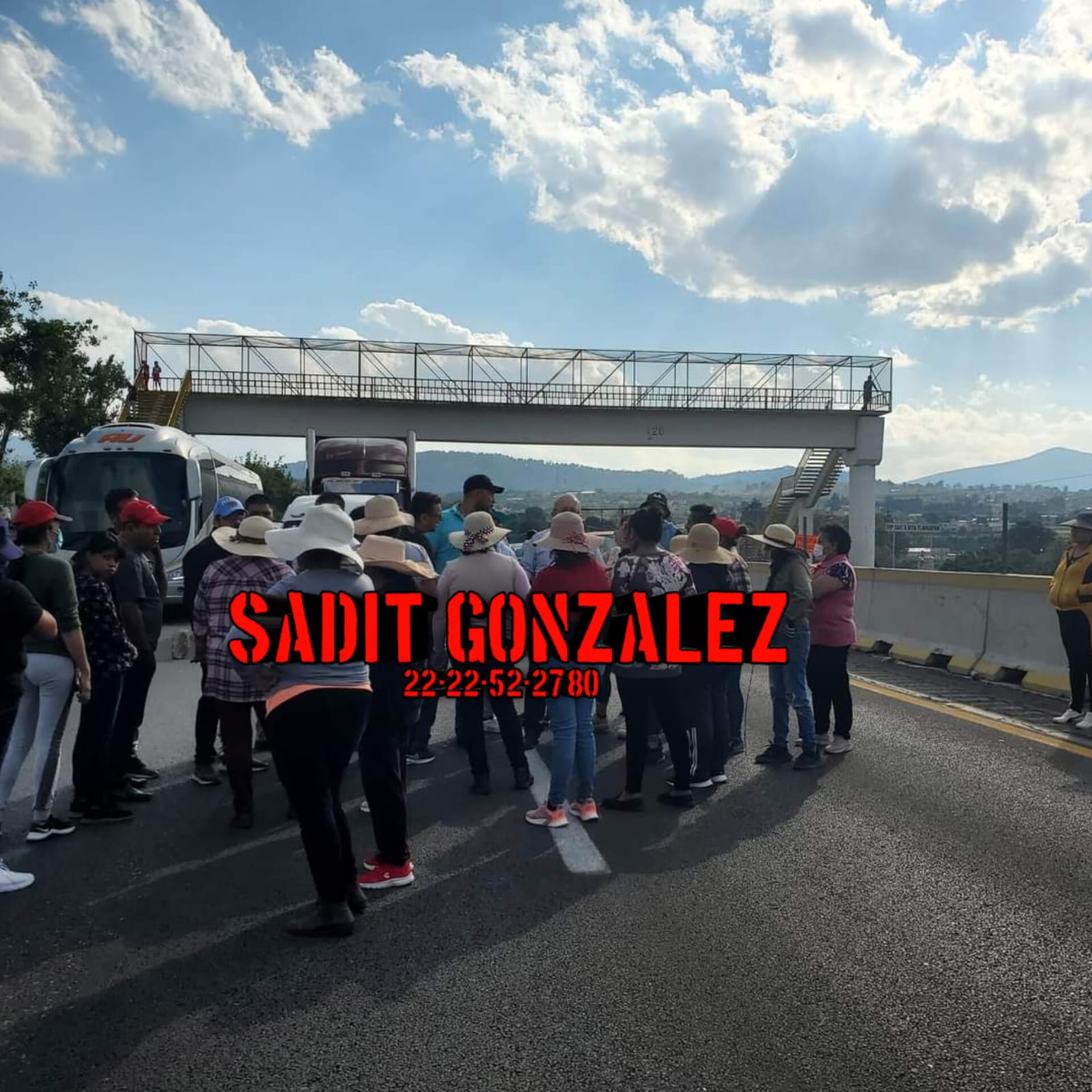 Bloquean la México Puebla