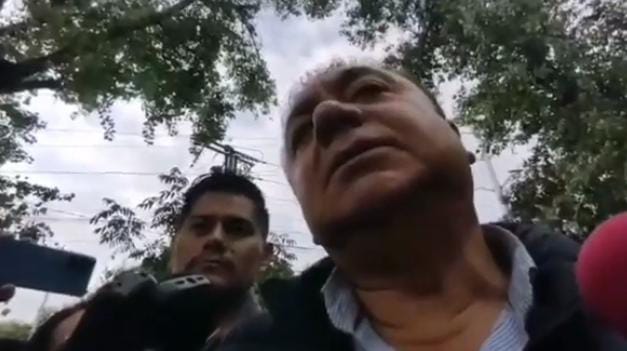 Video desde Puebla: Echan abajo concesión de paraderos y pendones