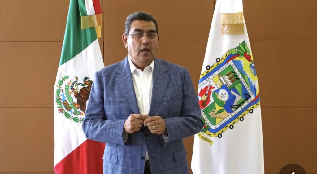 Firma Sergio Salomón más de 5 mil títulos universitarios