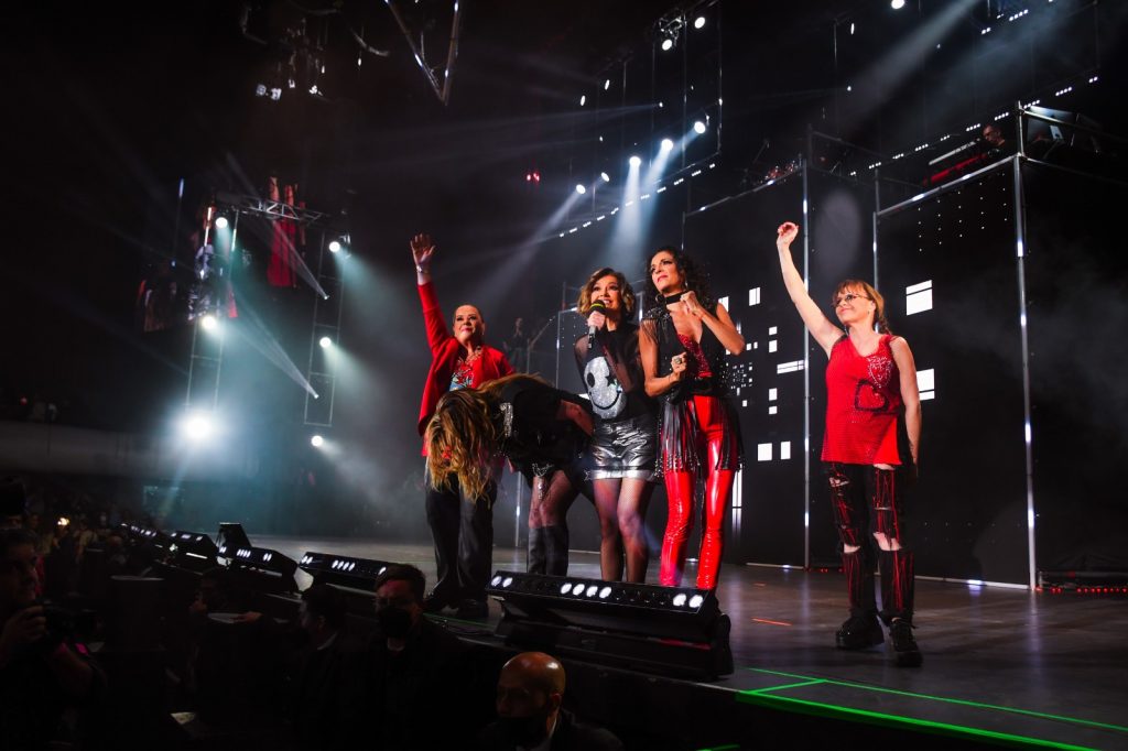 Porque el espectáculo no termina al finalizar la Feria, “Pandora & Flans: Inesperado Tour” es todo un suceso