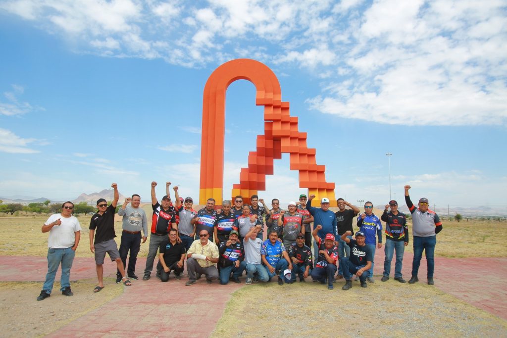 Un desfile de 21 trailers de Nascar, coparon las avenidas de Chihuahua