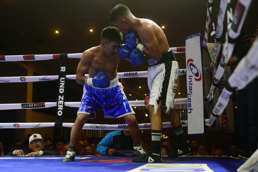 Alexis “Chocolatito” Hernández gana su pelea por decisión en Monterrey