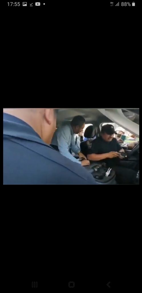 Video desde Puebla: Ciclistas detienen a tipo que, supuestamente, quiso atropellarles en la recta a Cholula hoy