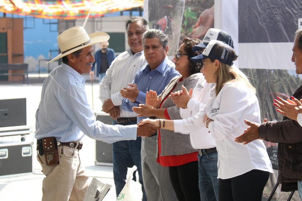 El doble de productores beneficiados con fertilizantes y semillas, logra Paola Angon este 2023