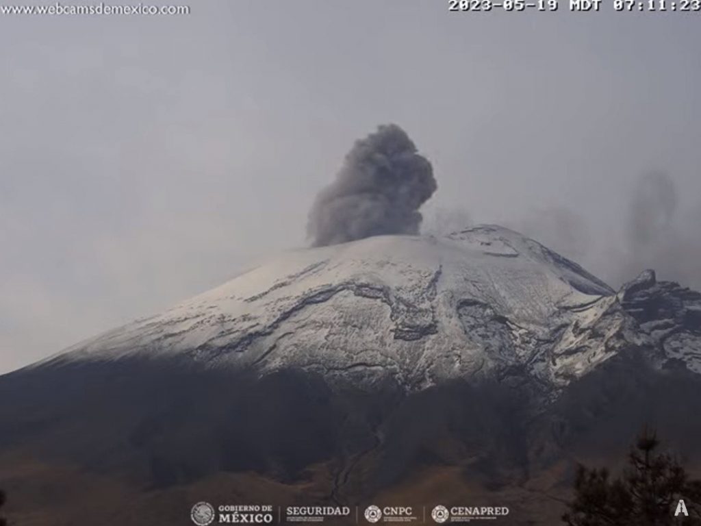 Popocatépetl continúa con fumarolas y ceniza