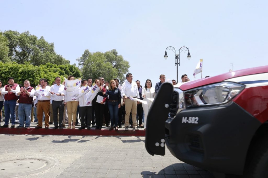 Entregará Sergio Salomón patrullas para la región de Tehuacán