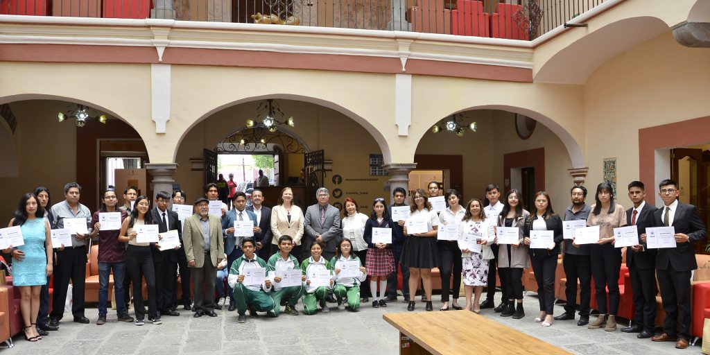 Otorgan reconocimientos a ganadores del Concurso La Bobina de Tesla BUAP