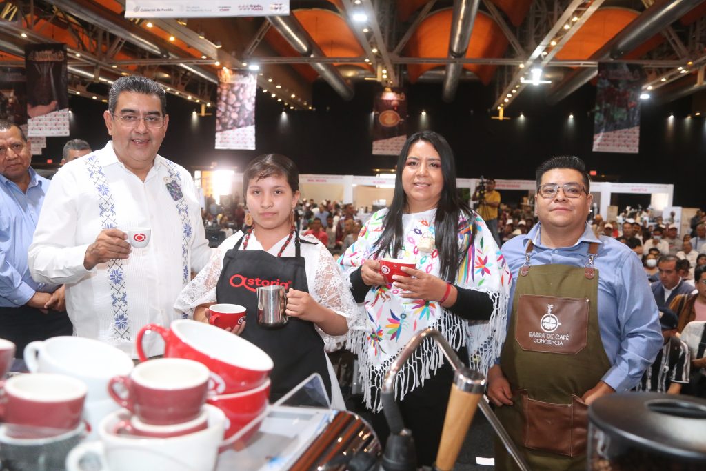 Gobierno de Puebla amplía oportunidades para el sector cafetalero, indicó Céspedes Peregrina