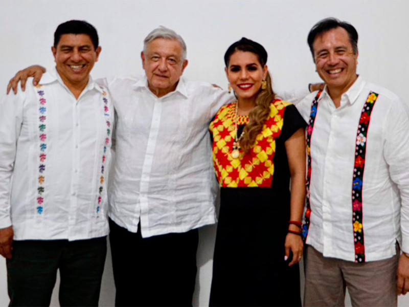 López Obrador supervisó obras en el Istmo de Tehuantepec en compañía de 3 gobernadores