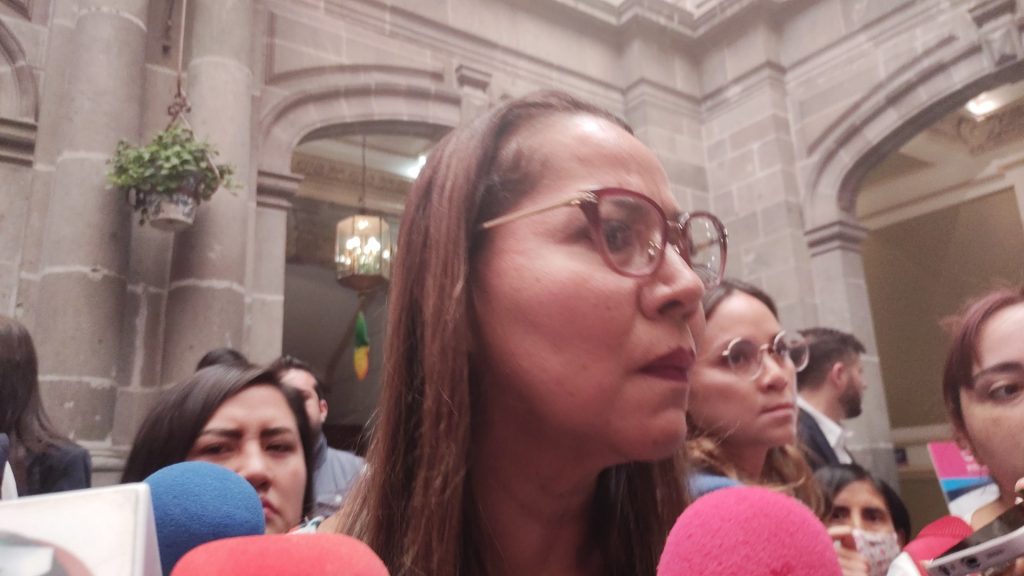 Niña presuntamente violentada por su madrastra se encuentra con su tía: DIF municipal