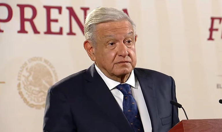 AMLO lamenta asesinato de Hipólito Mora; es un remanente de la violencia de Calderón