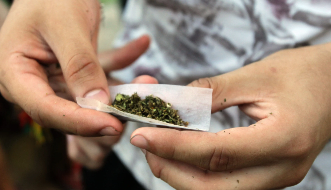 En 2021, la principal droga por la que se imputó a las y los adolescentes fue la marihuana