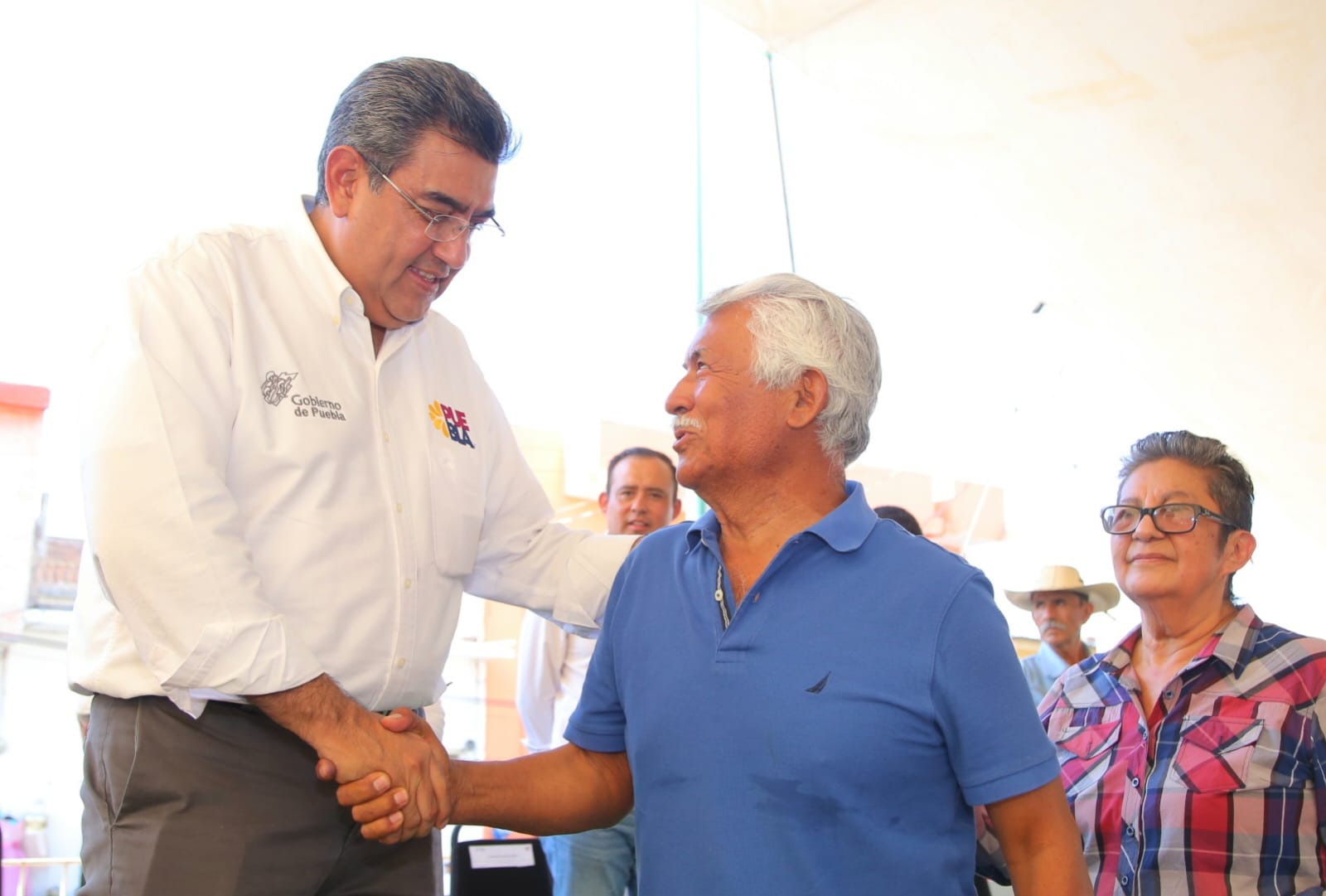 Sergio Salomón apoya a productores de sorgo de Huaquechula y Acatlán