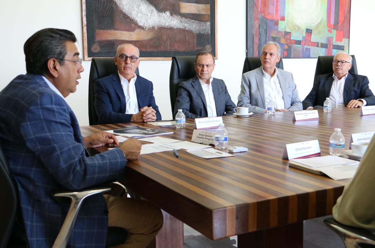 Sergio Salomón Céspedes se reunió con empresarios de Teziutlán