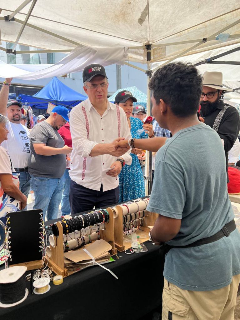 Recorridos en tianguis dan una idea clara del estado de ánimo de la gente: Marcelo Ebrard