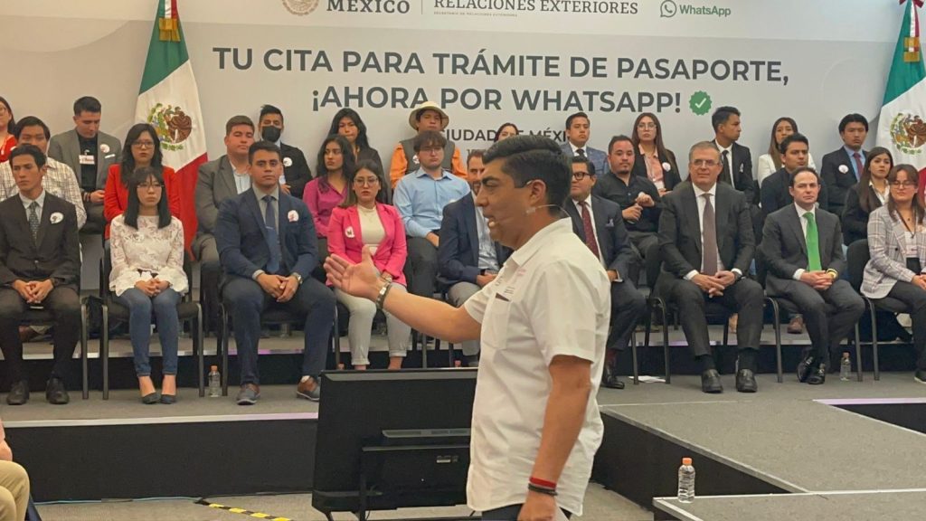 Renuncia del director general de oficinas de pasaportes de la Sre, Carlos Candelaria López