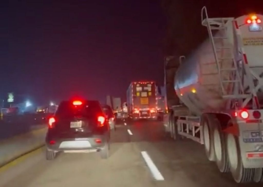 Luego de 10 horas de bloqueo, vecinos de Tlahuapan abren la México Puebla