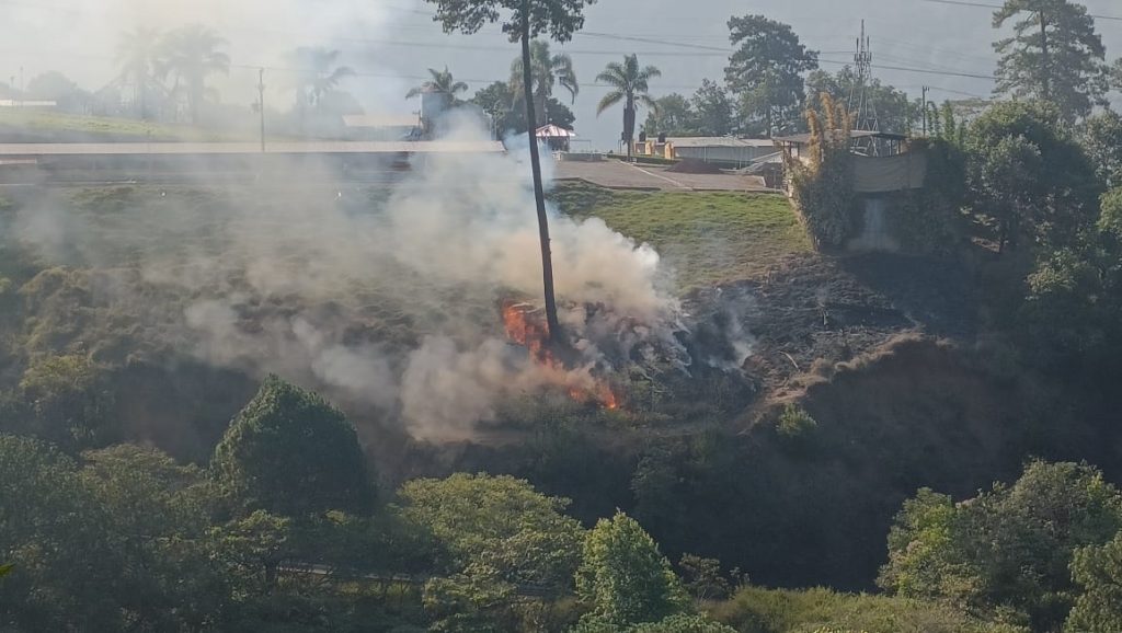 Muere persona por incendio en Juan Galindo