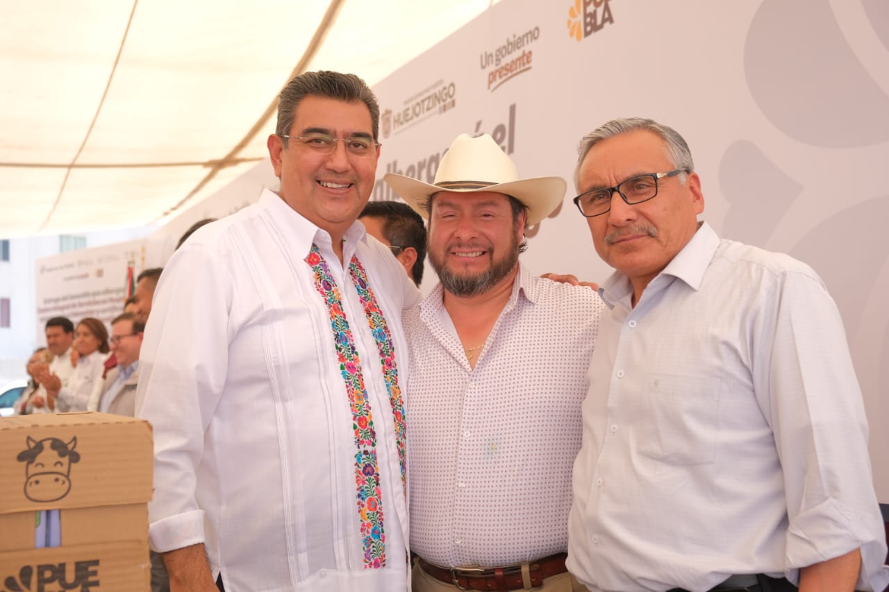 Fotonota: Gumaro Sandre acompañó al gobernador Céspedes Peregrina en Juan C Bonilla y Huejotzingo