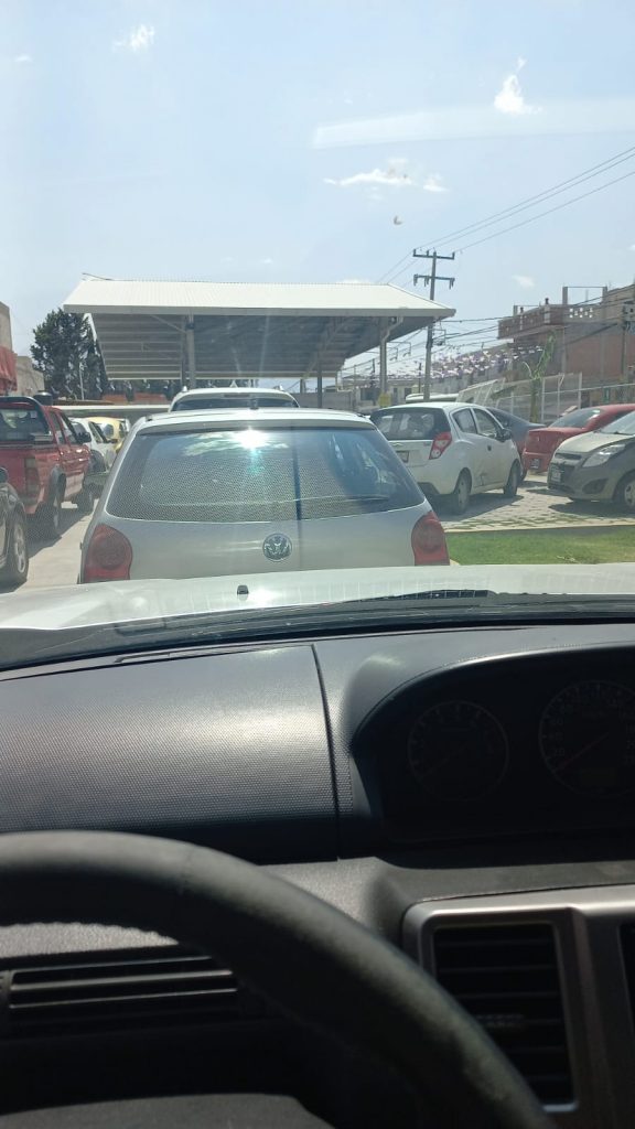 Largas filas, citas no respetadas y más de dos horas para verificar