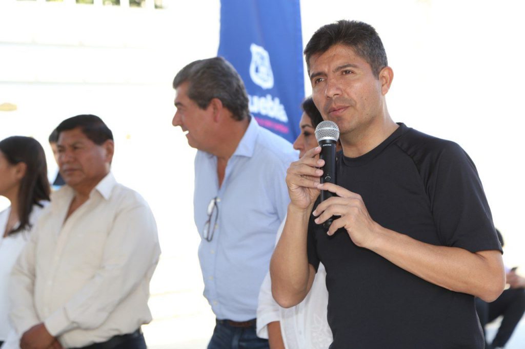 Eduardo Rivera entregó 9 calles rehabilitadas