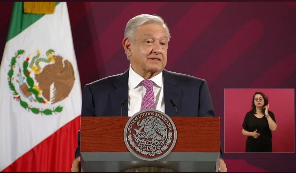 AMLO señala que asesinato de Hipólito Mora es usado contra su gobierno