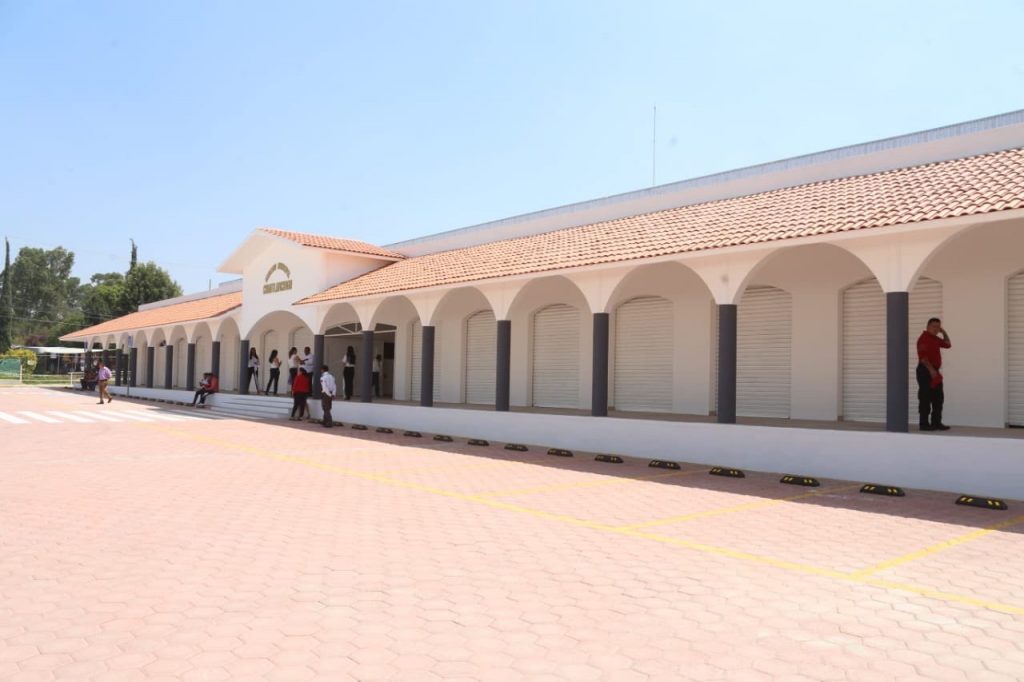 Entrega Sergio Salomón mercado de Cuautlancingo; costó 30.8 mdp 