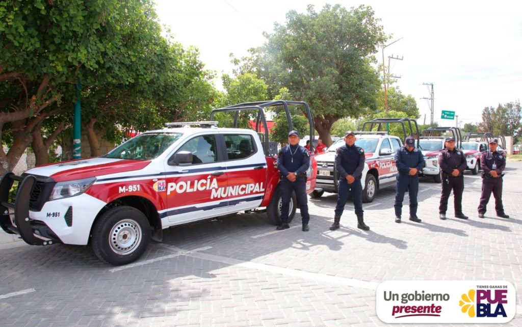 Sergio Salomón entregó 5 patrullas en Tepeaca 