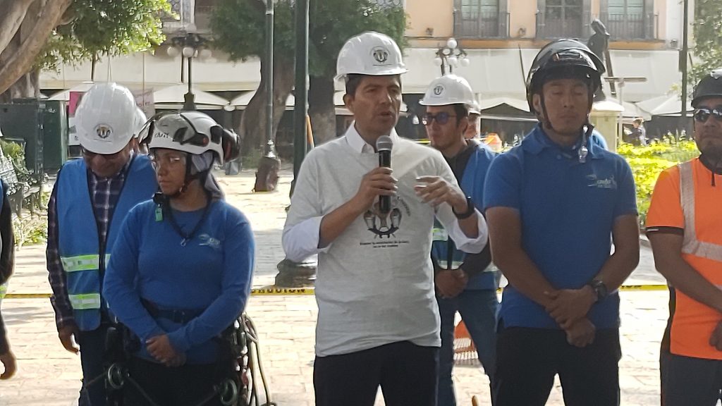 Video desde Puebla: 6 personas acudieron al dormitorio del DIF tras fuga de químicos en San Jerónimo, dijo Rivera Pérez